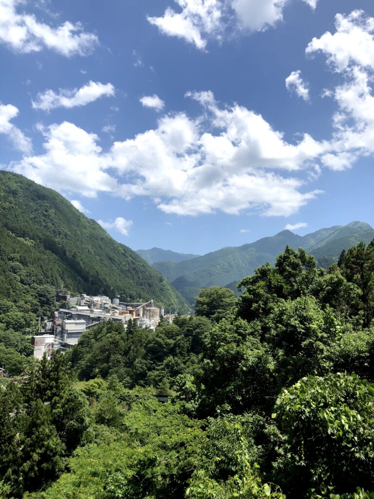 奥多摩には雰囲気のある工場群があります